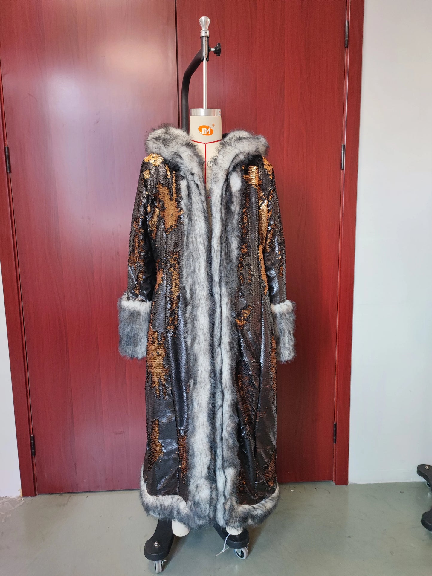 Men's Faux Fur Coat Winter Thicken Fluffy Led Lights Rave performance Luxury Fur Plus Size Jackets Long Windbreaker Coat